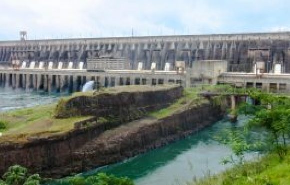 Governo federal assina decreto que suspende reajuste de 6% na tarifa de Itaipu